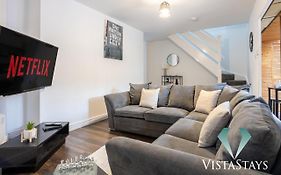 New Modern Spacious 5 Bedroom House By Vista Stays Short Lets & Serviced Accommodation Manchester With Parking